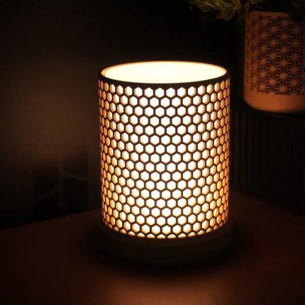 آباژور کنار تختی مدرن